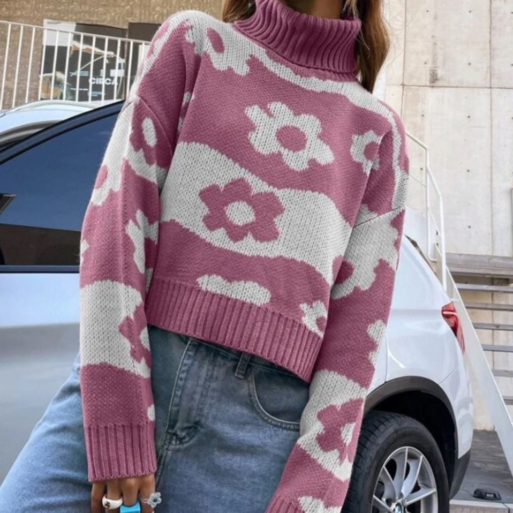 Turtle neck sweater w/flowers